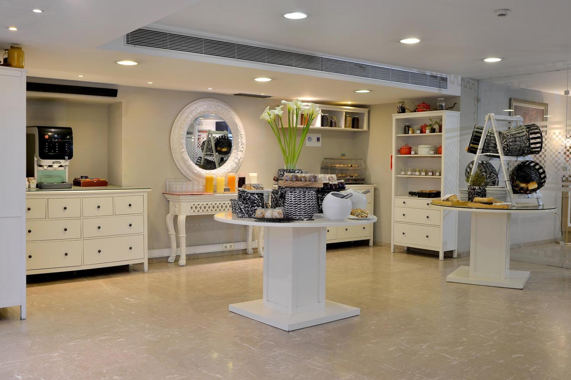 Airotel Parthenon Hotel 4*